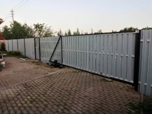 Забор из евроштакетника